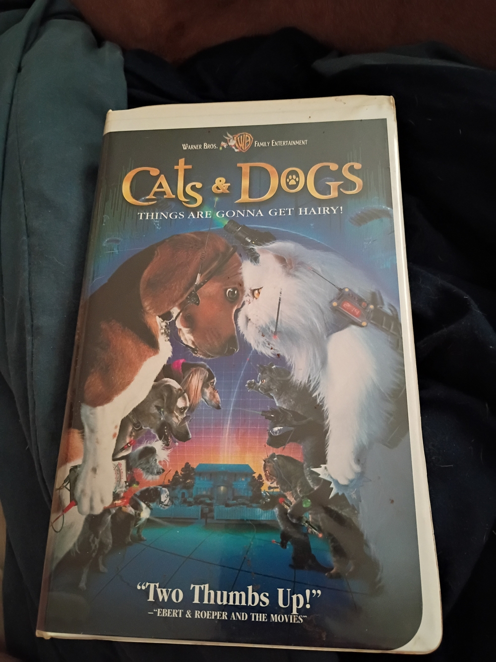 Cats & Dogs Movie VHS - Warner Bros. (White)